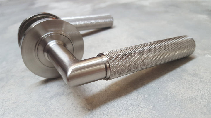 Piccadilly Knurled Door Handle - Polished Chrome - PC