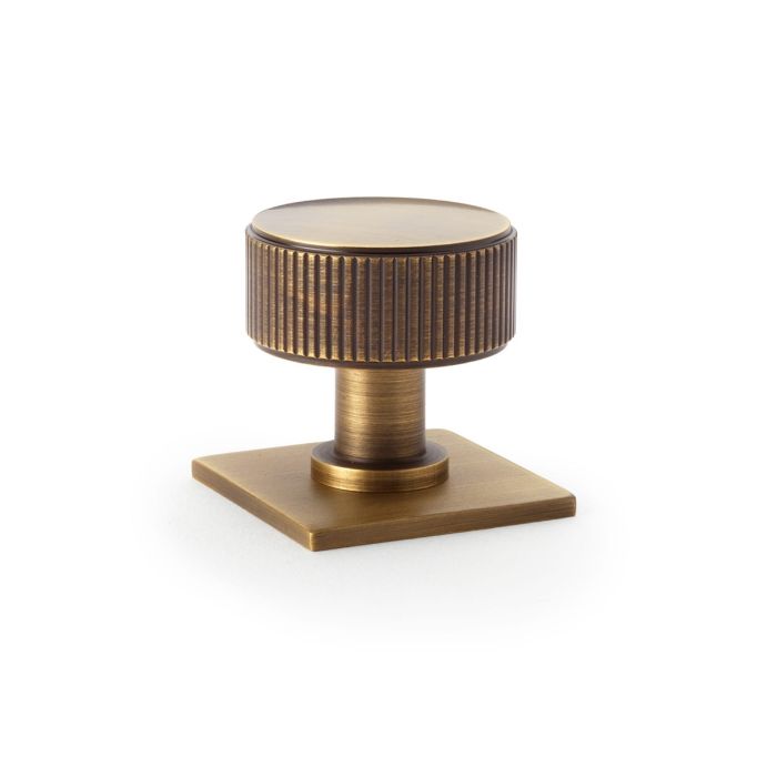 Lined Radio Knob -A&W(Lucia) - Antique Brass