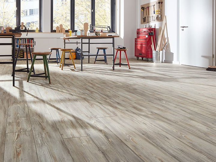 12mm x 188mm x 1375mm ROBUSTO PLANK FANTASY WOOD LAMINATE FLOORING AC5