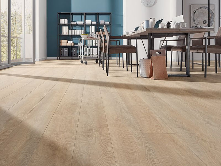 10mm x 244mm x 1845mm MAMMUT PLUS WIDE LONG PLANK MACRO OAK BEIGE LAMINATE FLOORING AC5